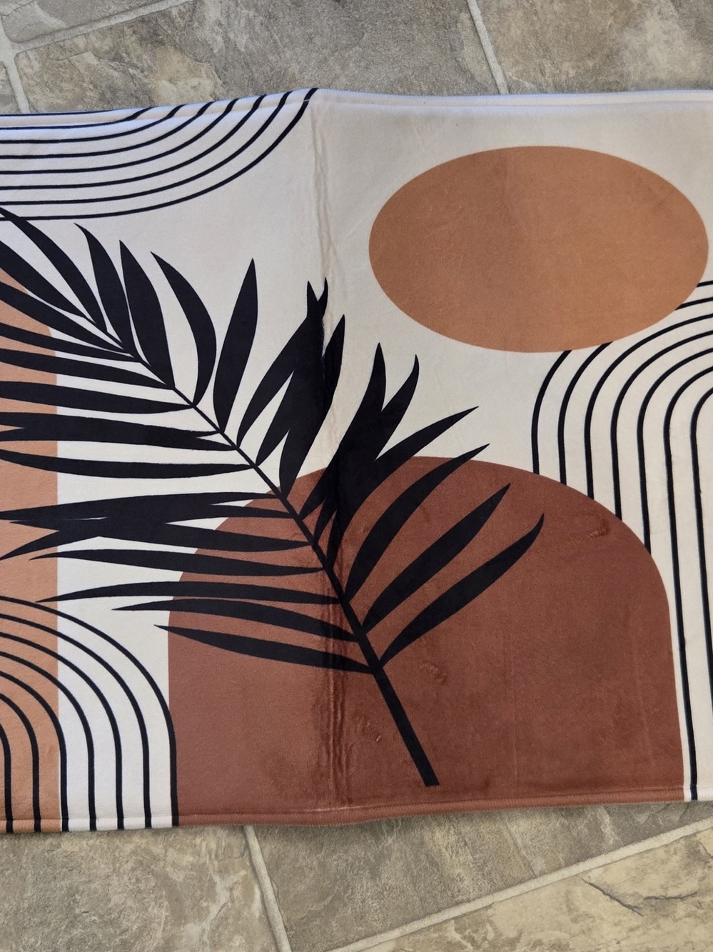 Modern Palm Leaf Bath Mat in Terracotta and Black